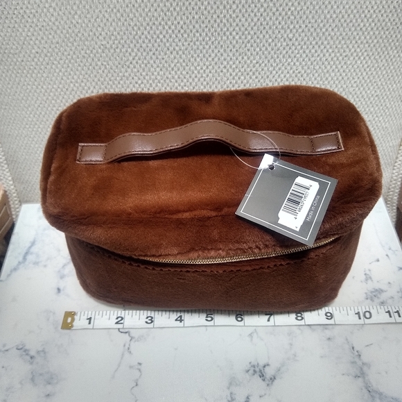Ulta Brown Faux Fur Toiletry Cosmetic Makeup Vanity Case - Picture 9 of 10